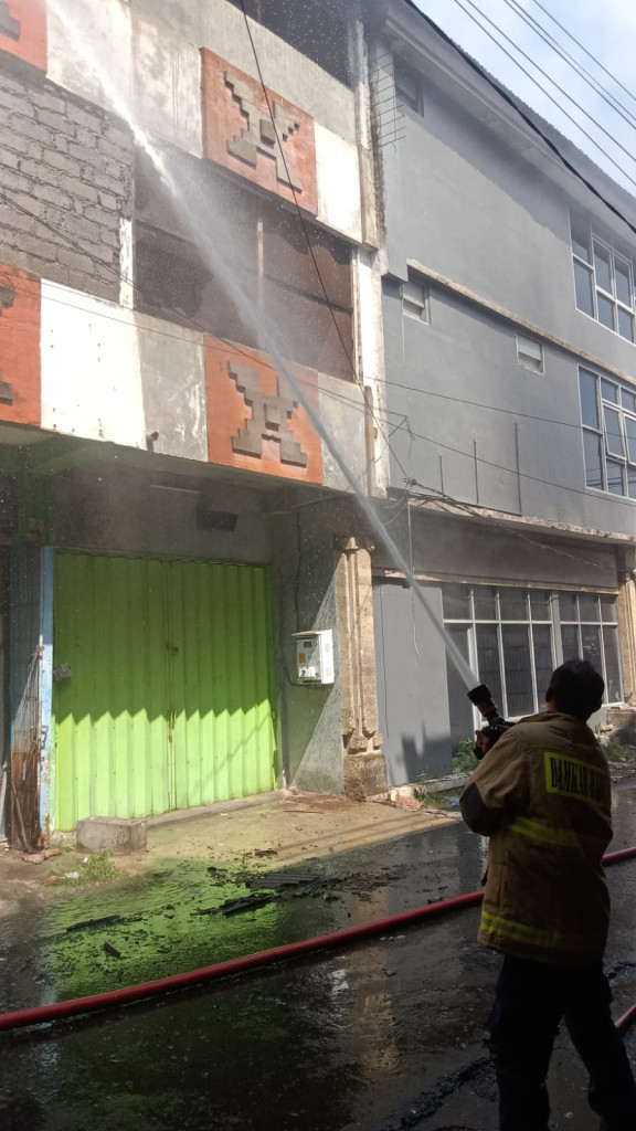 Kebakaran Gudang di Jalan Raya Kuta, No. 43X, Banjar Jaba Jero, Kelurahan Kuta, Kecamatan Kuta Tanggal 18 Juni 2024